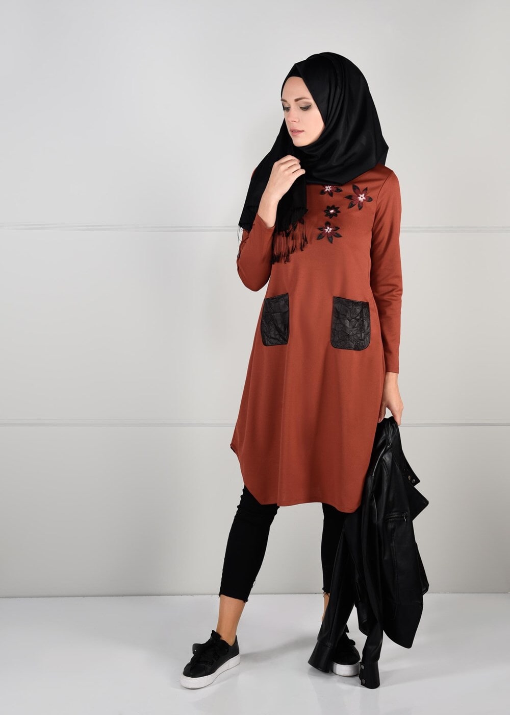 Tesettür giyim TURUNCU DERİ CEPLİ ÇİÇEK NAKIŞLI TUNİK 4151 