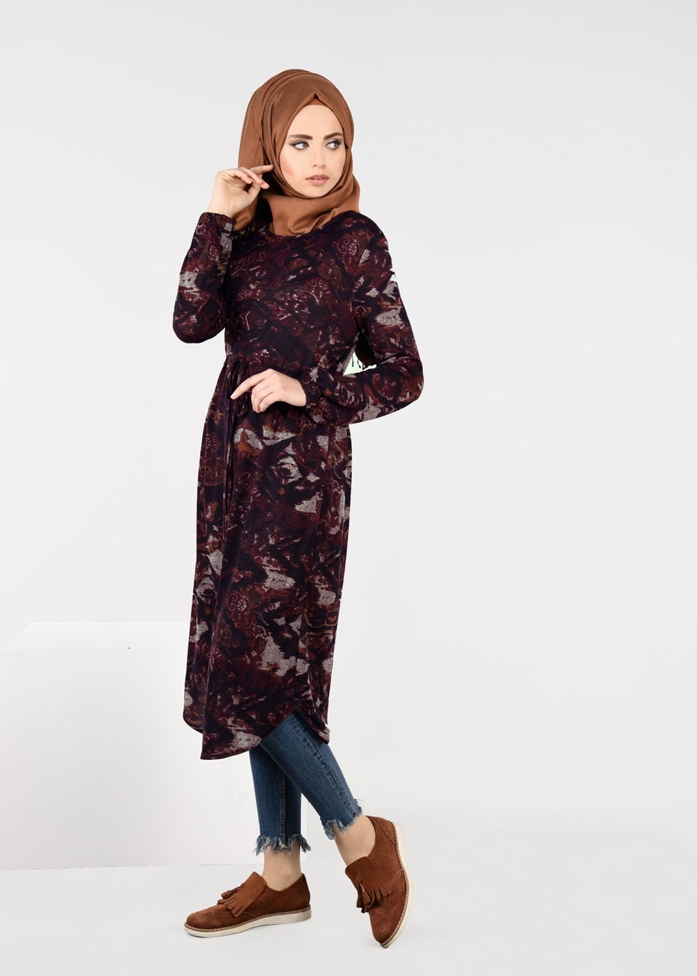 Tesettür giyim BORDO BELİ BÜZGÜLÜ DESENLİ TUNİK 4866