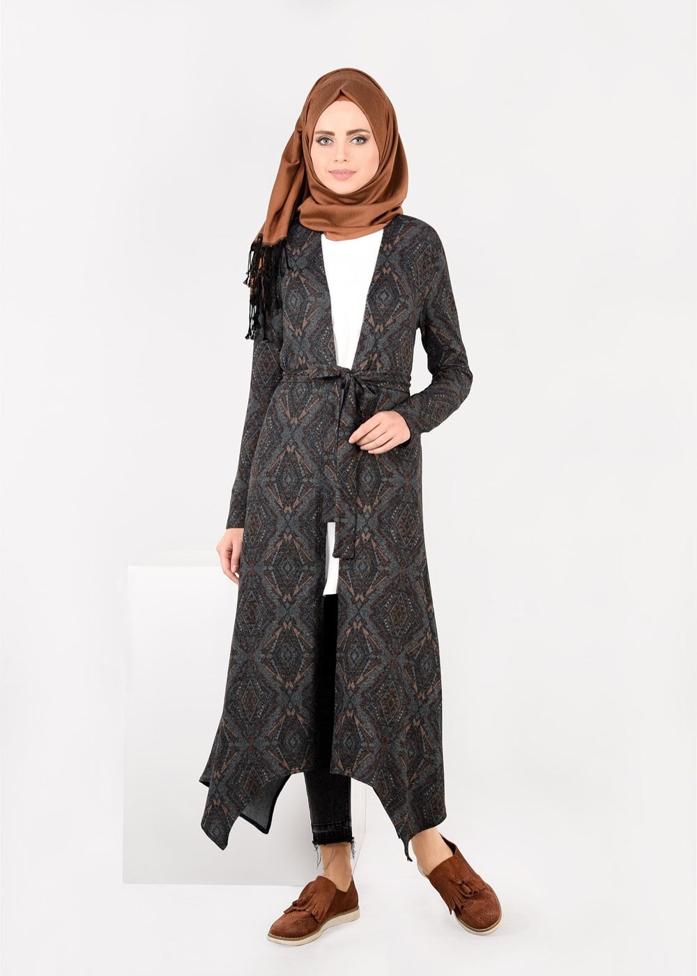 Tesettür giyim GRİ ETNİK DESENLİ HIRKA 4885