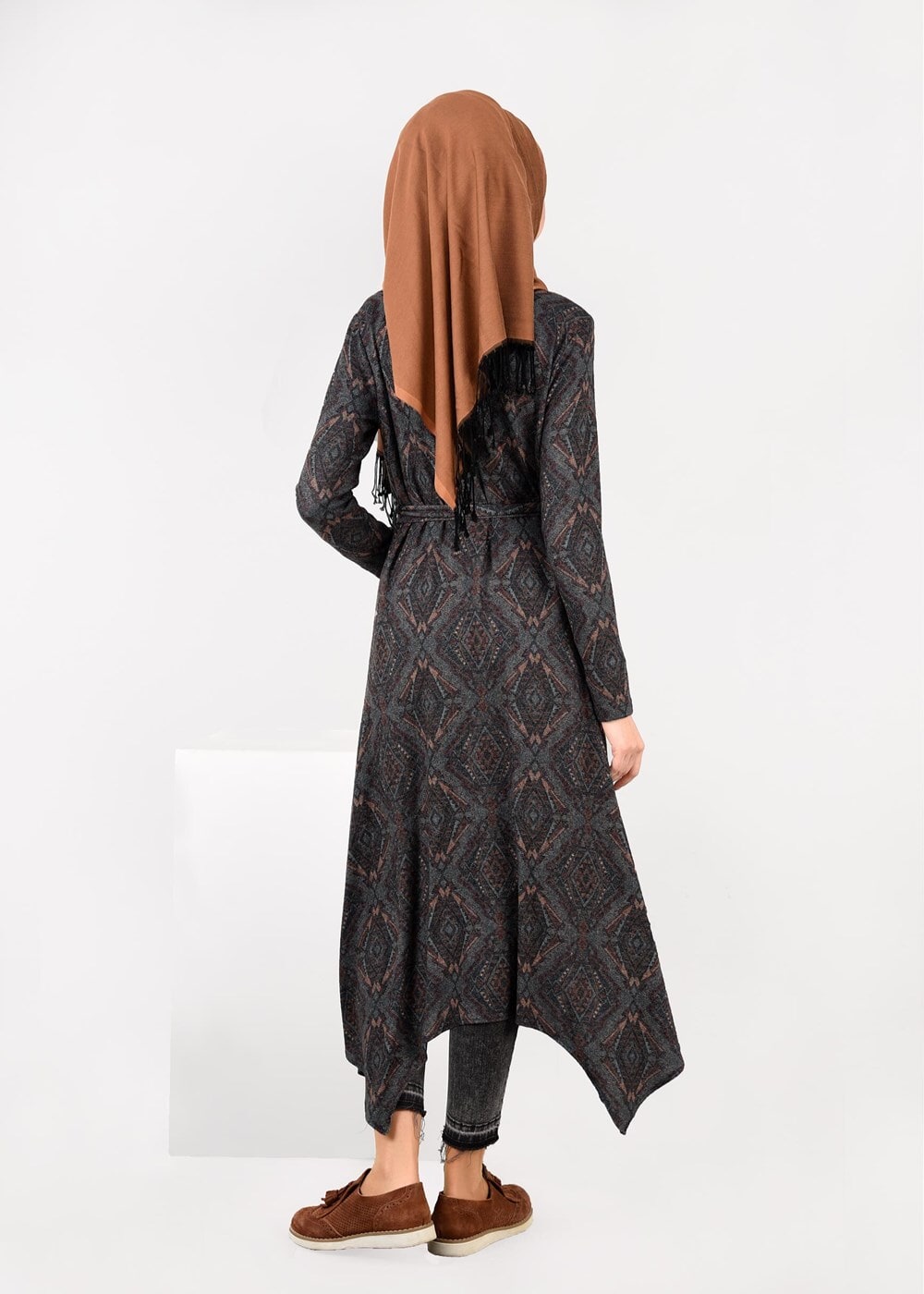 Tesettür giyim GRİ ETNİK DESENLİ HIRKA 4885