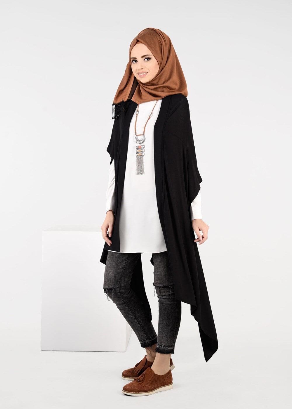 Tesettür giyim SİYAH ASİMETRİK KESİM SALAŞ TUNİK 4886 