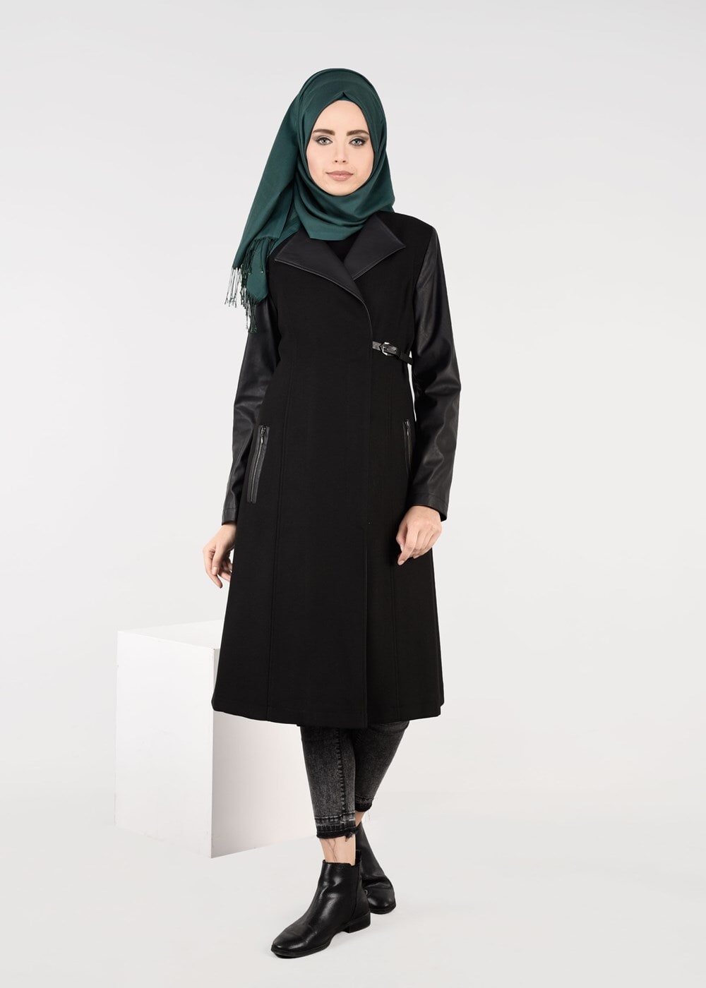 Tesettür giyim SİYAH KOLLARI SUNİ DERİ KEMER DETAYLI TRENÇKOT 1856