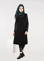 Tesettür giyim SİYAH KOLLARI SUNİ DERİ KEMER DETAYLI TRENÇKOT 1856