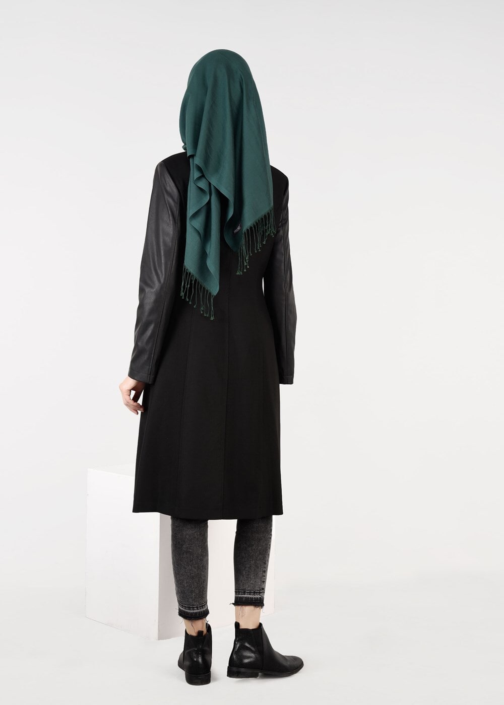 Tesettür giyim SİYAH KOLLARI SUNİ DERİ KEMER DETAYLI TRENÇKOT 1856