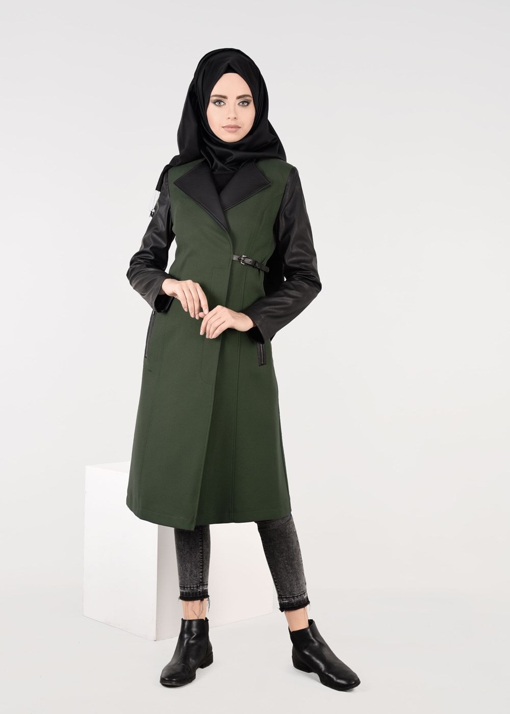 Tesettür giyim HAKİ KOLLARI SUNİ DERİ KEMER DETAYLI TRENÇKOT 1856