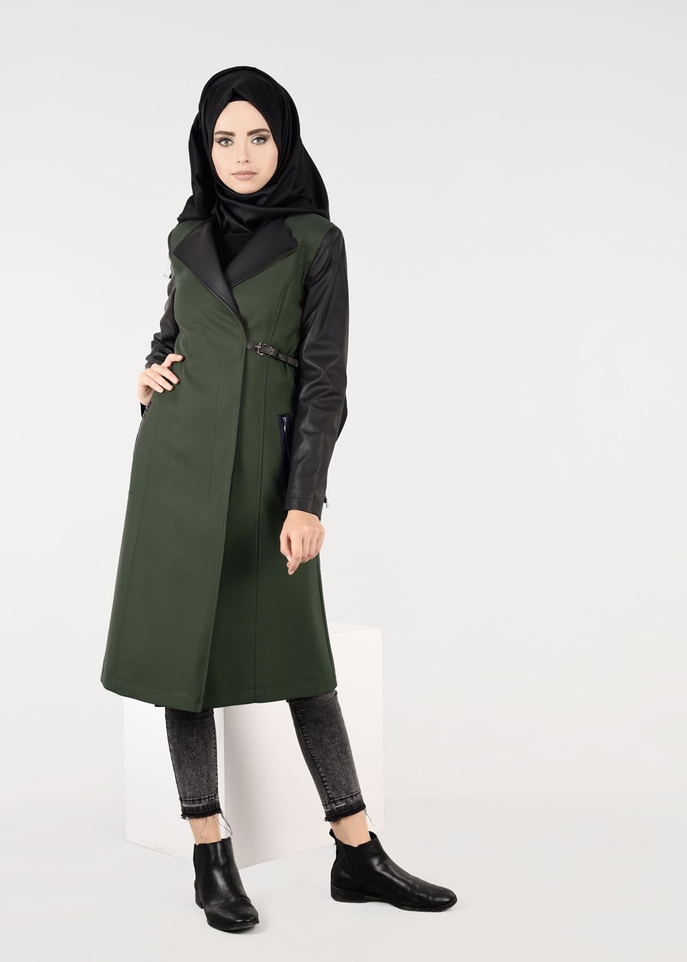Tesettür giyim HAKİ KOLLARI SUNİ DERİ KEMER DETAYLI TRENÇKOT 1856