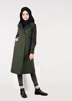 Tesettür giyim HAKİ KOLLARI SUNİ DERİ KEMER DETAYLI TRENÇKOT 1856