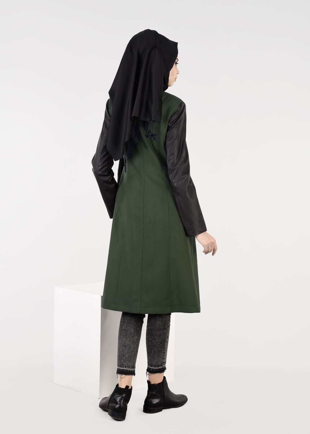 Tesettür giyim HAKİ KOLLARI SUNİ DERİ KEMER DETAYLI TRENÇKOT 1856