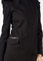 Tesettür giyim SİYAH PELUŞ DETAYLI KAPÜŞONLU TRENÇKOT 1870