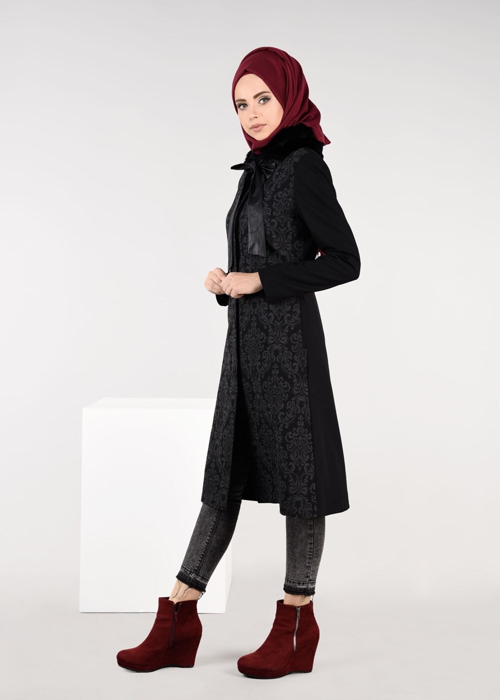 Tesettür giyim GRİ YAKASI BAĞCIKLI JAKARLI TRENÇKOT 1886