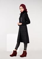 Tesettür giyim GRİ YAKASI BAĞCIKLI JAKARLI TRENÇKOT 1886