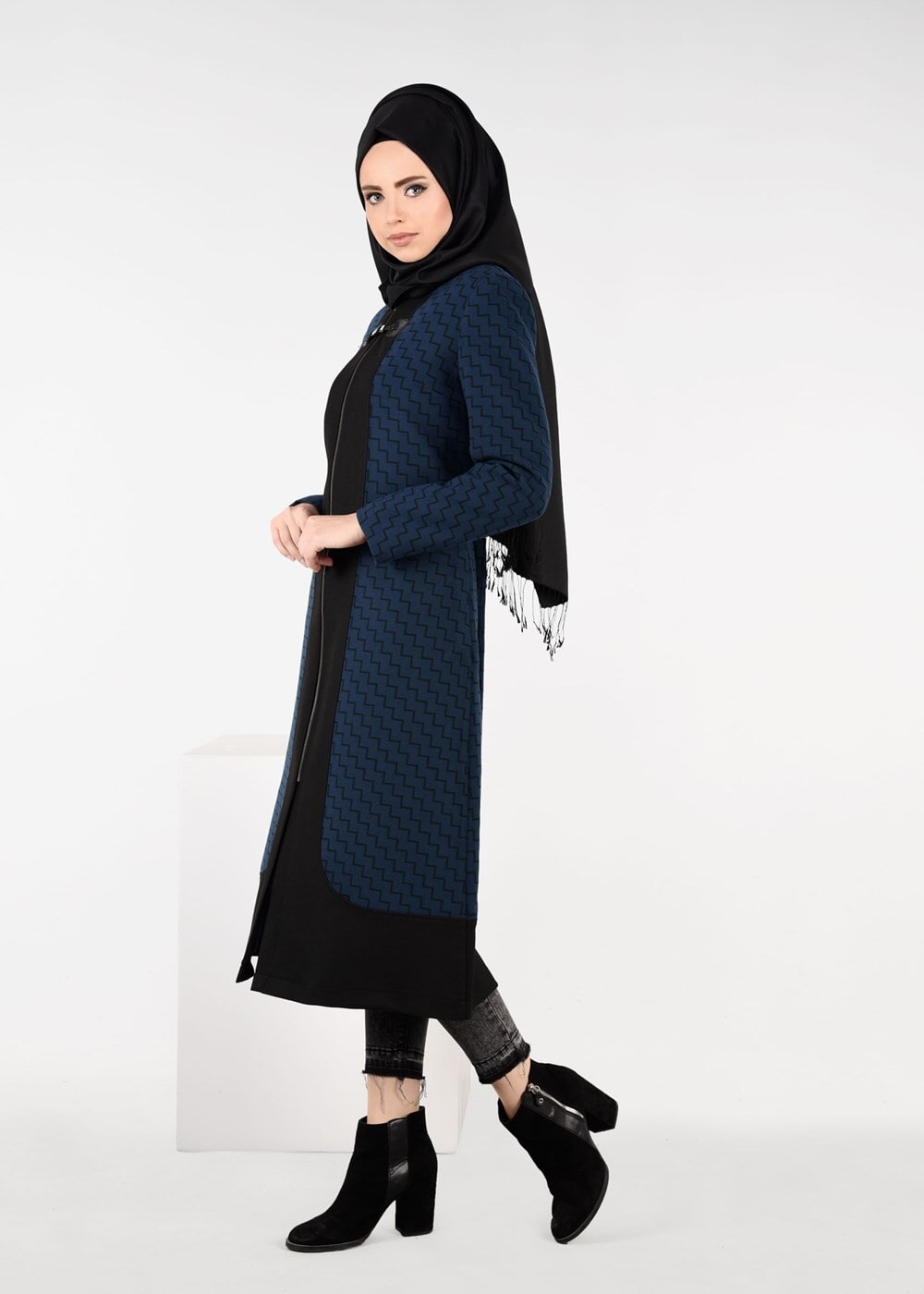 Tesettür giyim LACİVERT ZİKZAK DESENLİ FERMUARLI TRENÇKOT 1919 