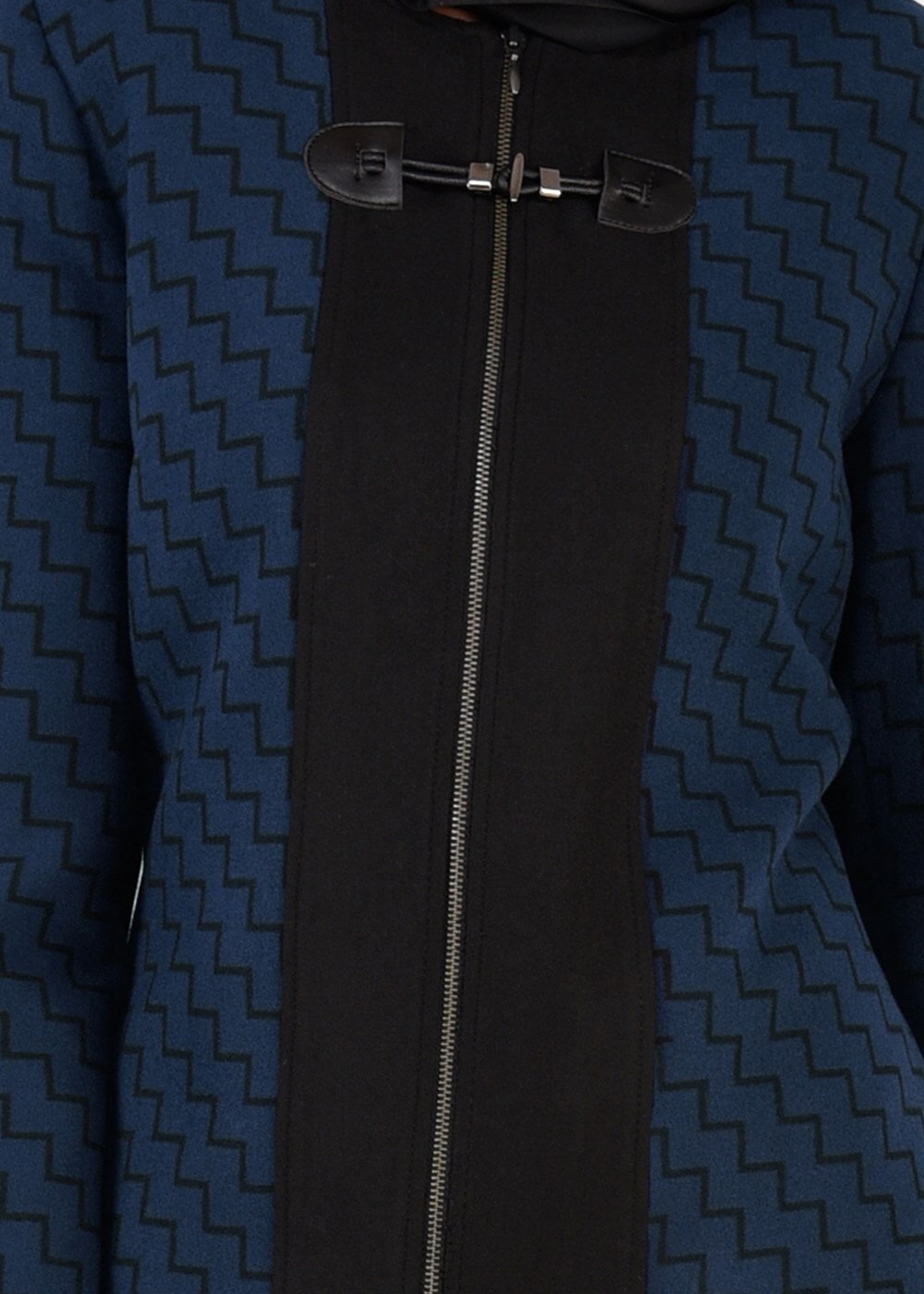 Tesettür giyim LACİVERT ZİKZAK DESENLİ FERMUARLI TRENÇKOT 1919 