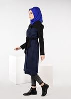 Tesettür giyim LACİVERT KAZAYAĞI DESENLİ KAPÜŞONLU TRENÇKOT 1925