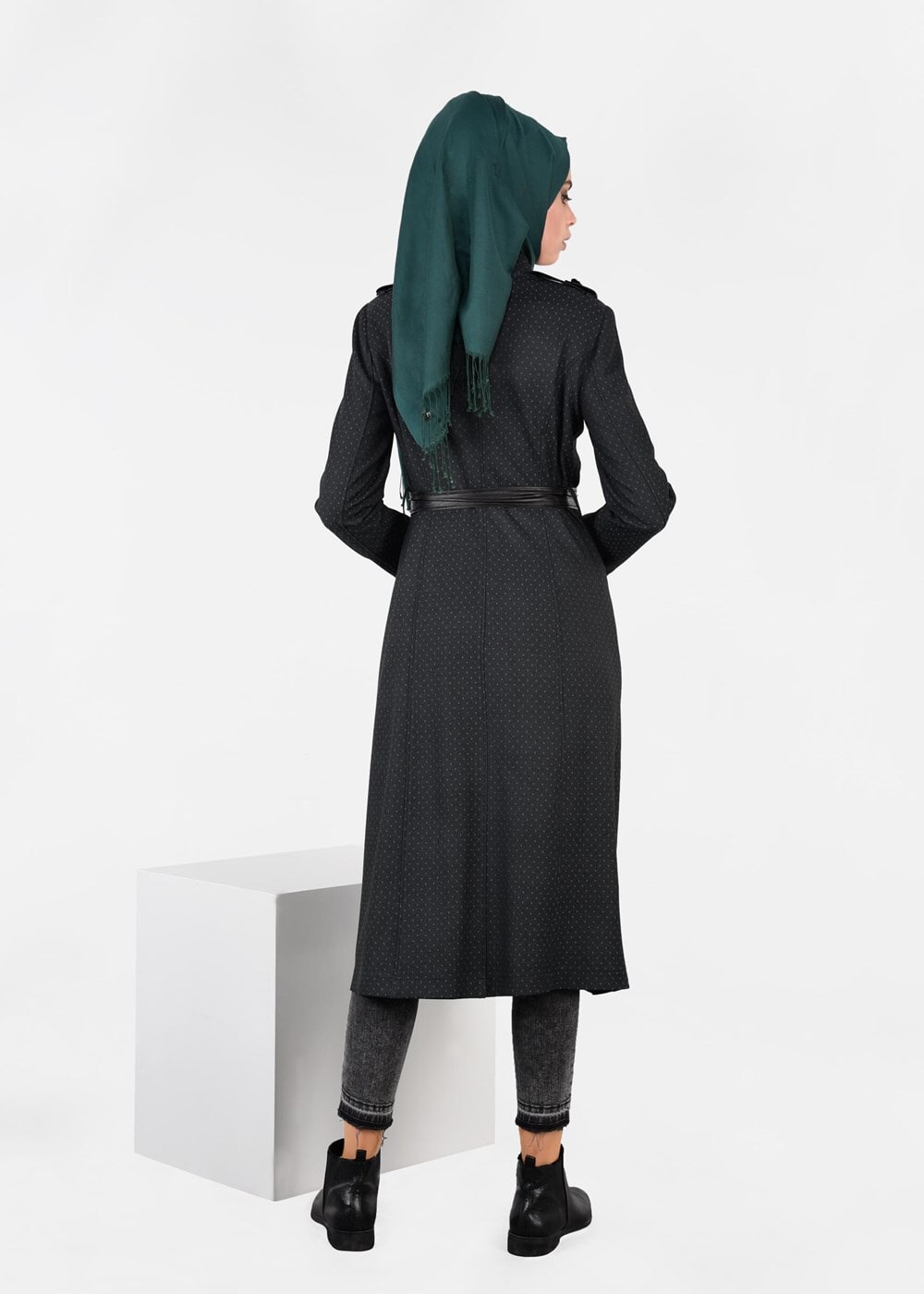Tesettür giyim GRİ SUNİ DERİ KUŞAKLI PUANTİYELİ TRENÇKOT 1937 