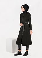 Tesettür giyim HAKİ SUNİ DERİ KUŞAKLI PUANTİYELİ TRENÇKOT 1937 