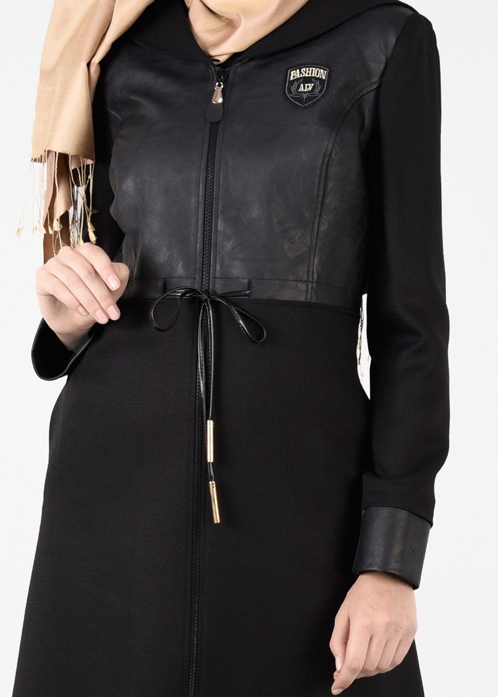 Tesettür giyim SİYAH BELDEN BAĞCIKLI ARMALI TRENÇKOT 1941 