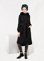 Tesettür giyim SİYAH MANŞETLERİ LASTİKLİ PELUŞ DETAYLI TRENÇKOT 1947 