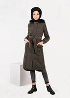 Tesettür giyim HAKİ MANŞETLERİ LASTİKLİ PELUŞ DETAYLI TRENÇKOT 1947 