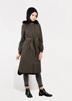 Tesettür giyim HAKİ MANŞETLERİ LASTİKLİ PELUŞ DETAYLI TRENÇKOT 1947 