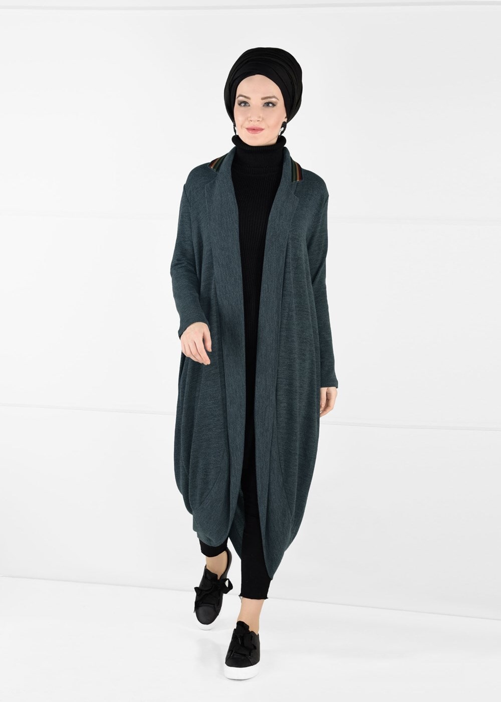 Tesettür giyim GRİ YAKASI ŞERİTLİ HIRKA 90651