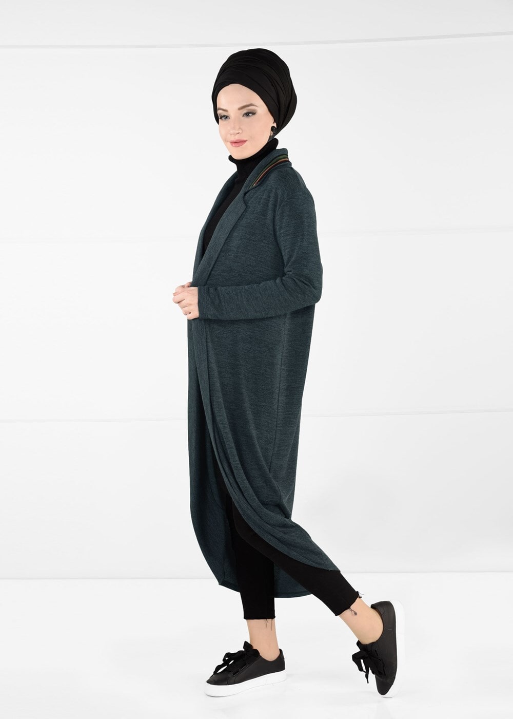 Tesettür giyim GRİ YAKASI ŞERİTLİ HIRKA 90651