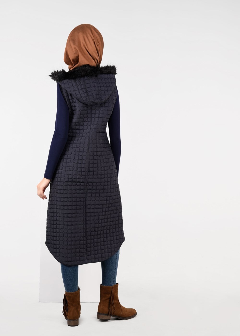 Tesettür giyim LACİVERT KAPÜŞONU PELUŞLU CEPLİ KAPİTONE YELEK 9614-1 