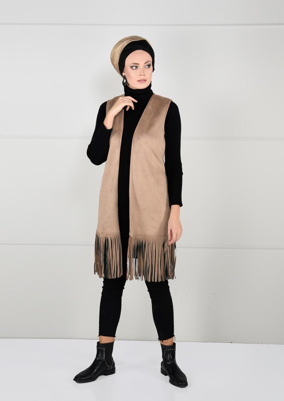 Tesettür giyim BEJ KUŞAKLI PÜSKÜLLÜ SÜET YELEK 36341