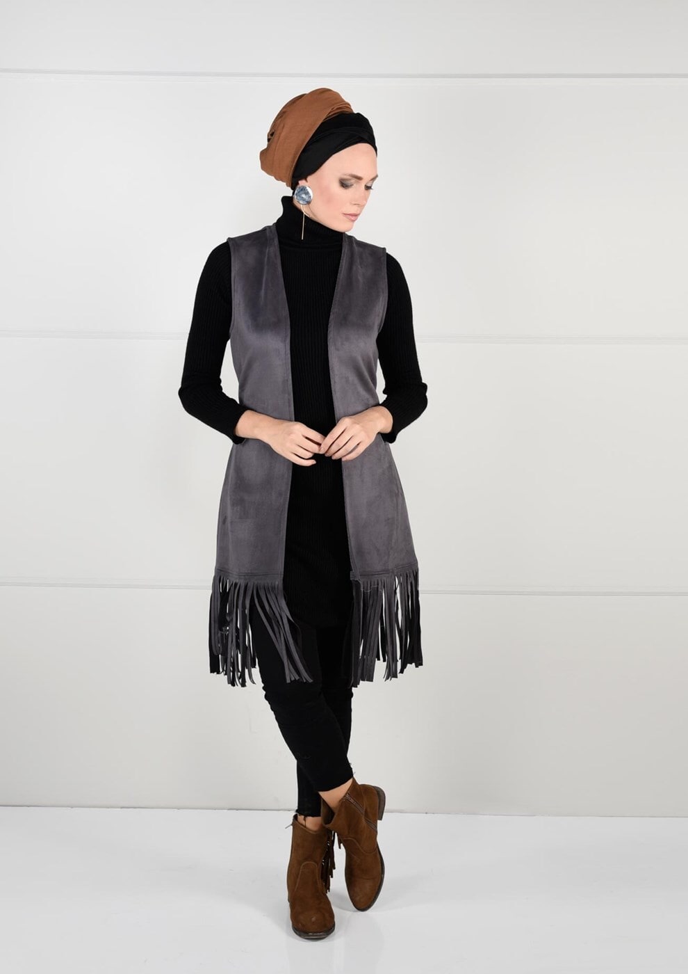 Tesettür giyim GRİ KUŞAKLI PÜSKÜLLÜ SÜET YELEK 36341