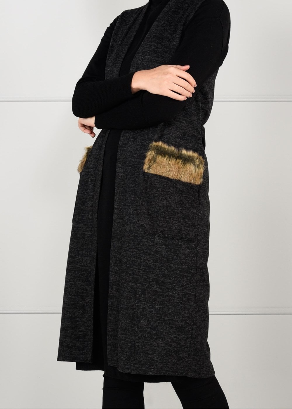 Tesettür giyim SİYAH CEPLERİ KÜRK DETAYLI LİKRALI YELEK 77931