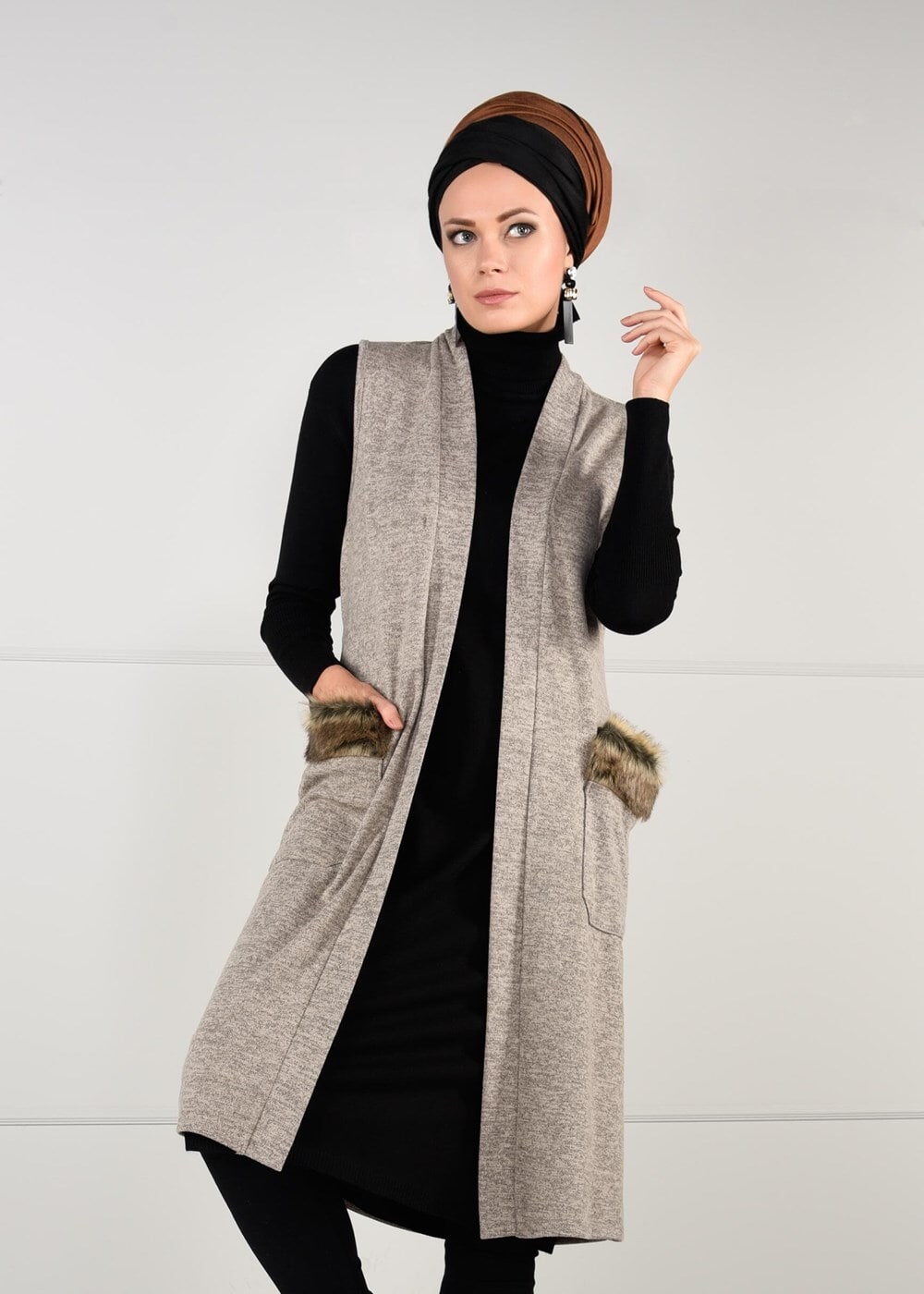 Tesettür giyim BEJ CEPLERİ KÜRK DETAYLI LİKRALI YELEK 77931