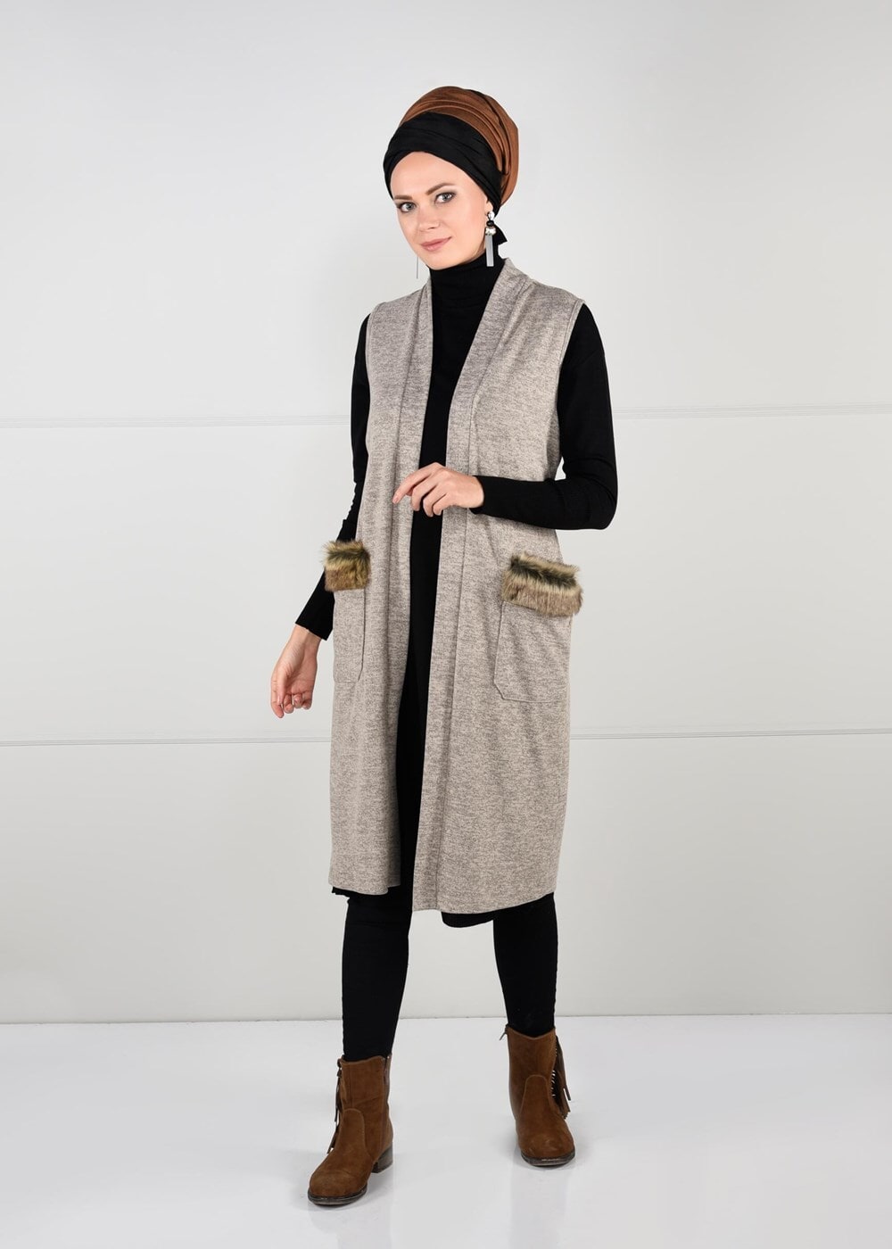 Tesettür giyim BEJ CEPLERİ KÜRK DETAYLI LİKRALI YELEK 77931