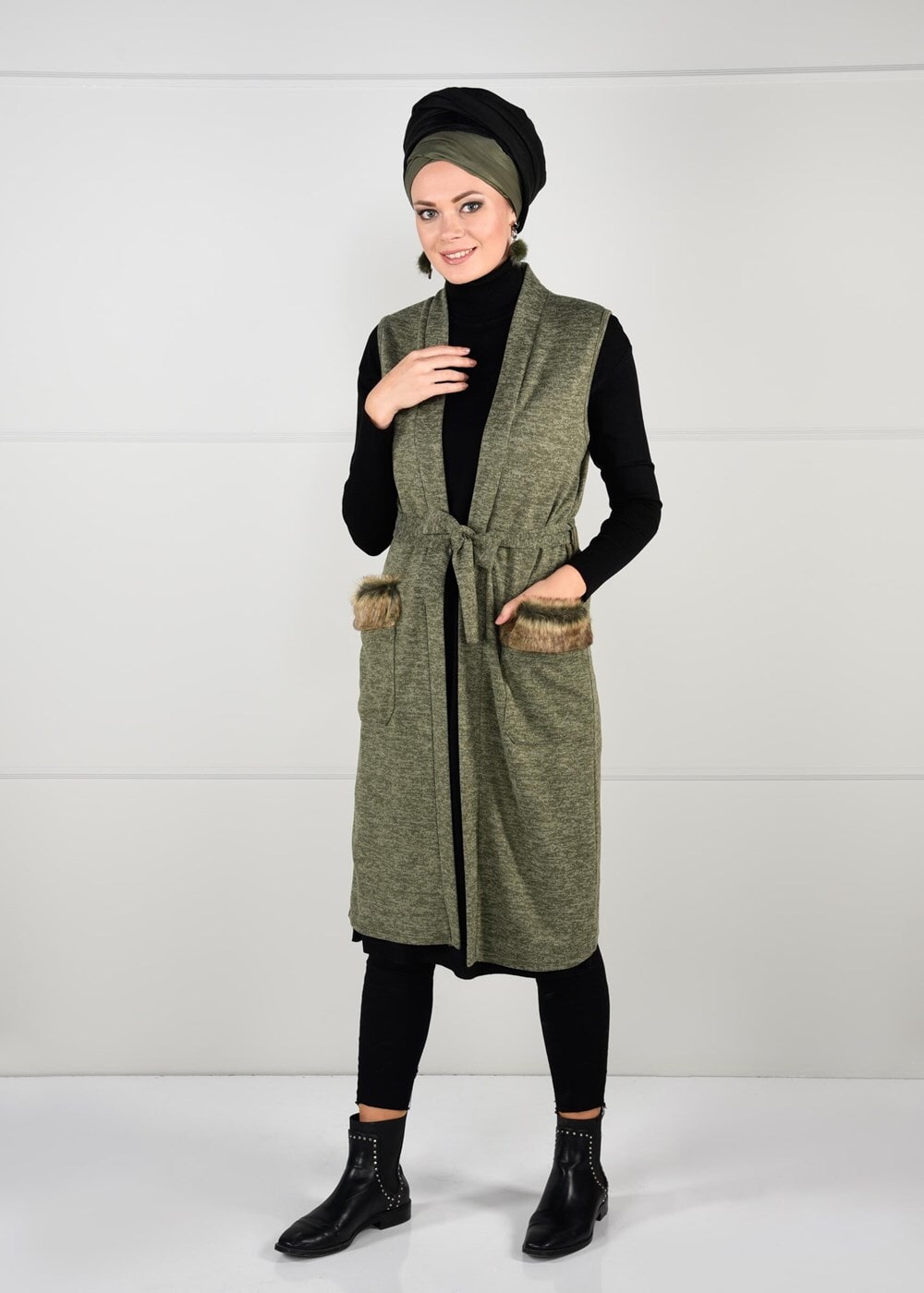 Tesettür giyim HAKİ CEPLERİ KÜRK DETAYLI LİKRALI YELEK 77931