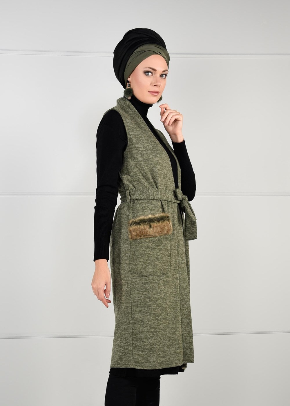 Tesettür giyim HAKİ CEPLERİ KÜRK DETAYLI LİKRALI YELEK 77931