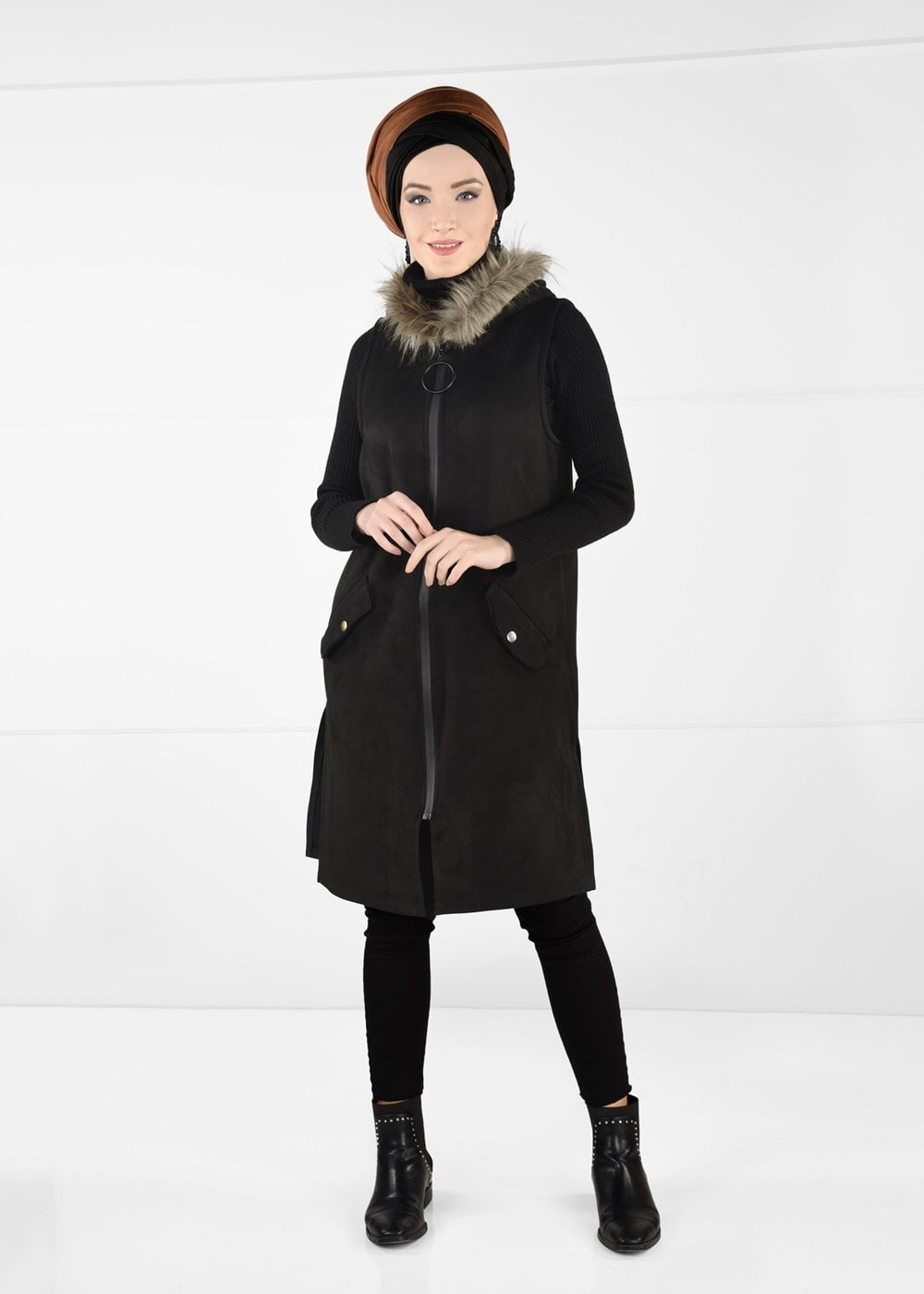 Tesettür giyim SİYAH PELUŞ DETAYLI YIRTMAÇLI SÜET YELEK 94451