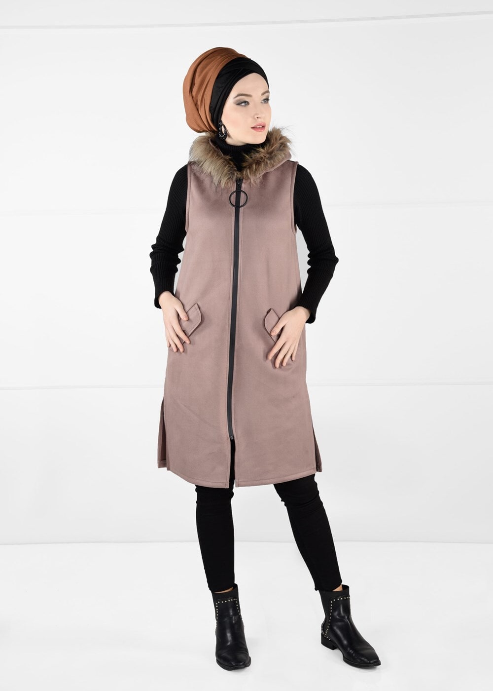 Tesettür giyim BEJ PELUŞ DETAYLI YIRTMAÇLI SÜET YELEK 94451