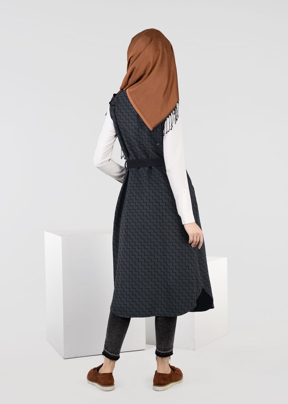 Tesettür giyim GRİ DESENLİ KUŞAKLI YELEK 4051 