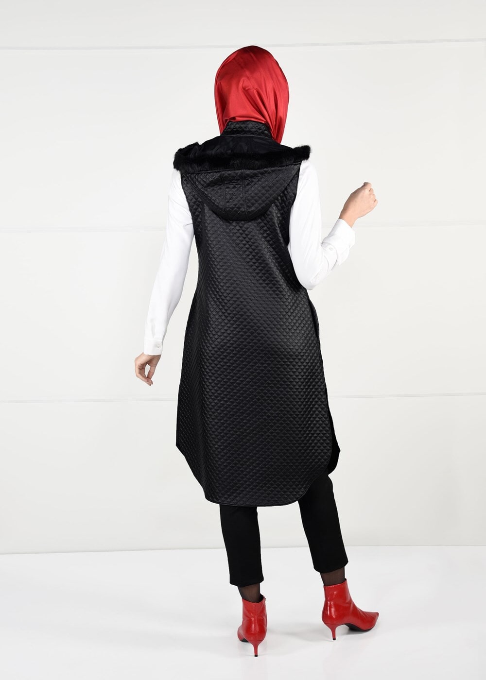 Tesettür giyim SİYAH ARMA DETAYLI KAPÜŞONLU YELEK 4066