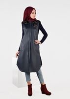 Tesettür giyim LACİVERT ARMA DETAYLI KAPÜŞONLU YELEK 4066