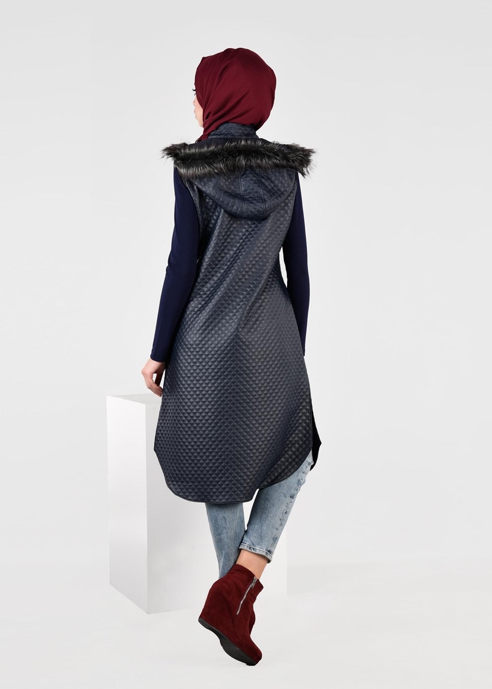 Tesettür giyim LACİVERT ARMA DETAYLI KAPÜŞONLU YELEK 4066