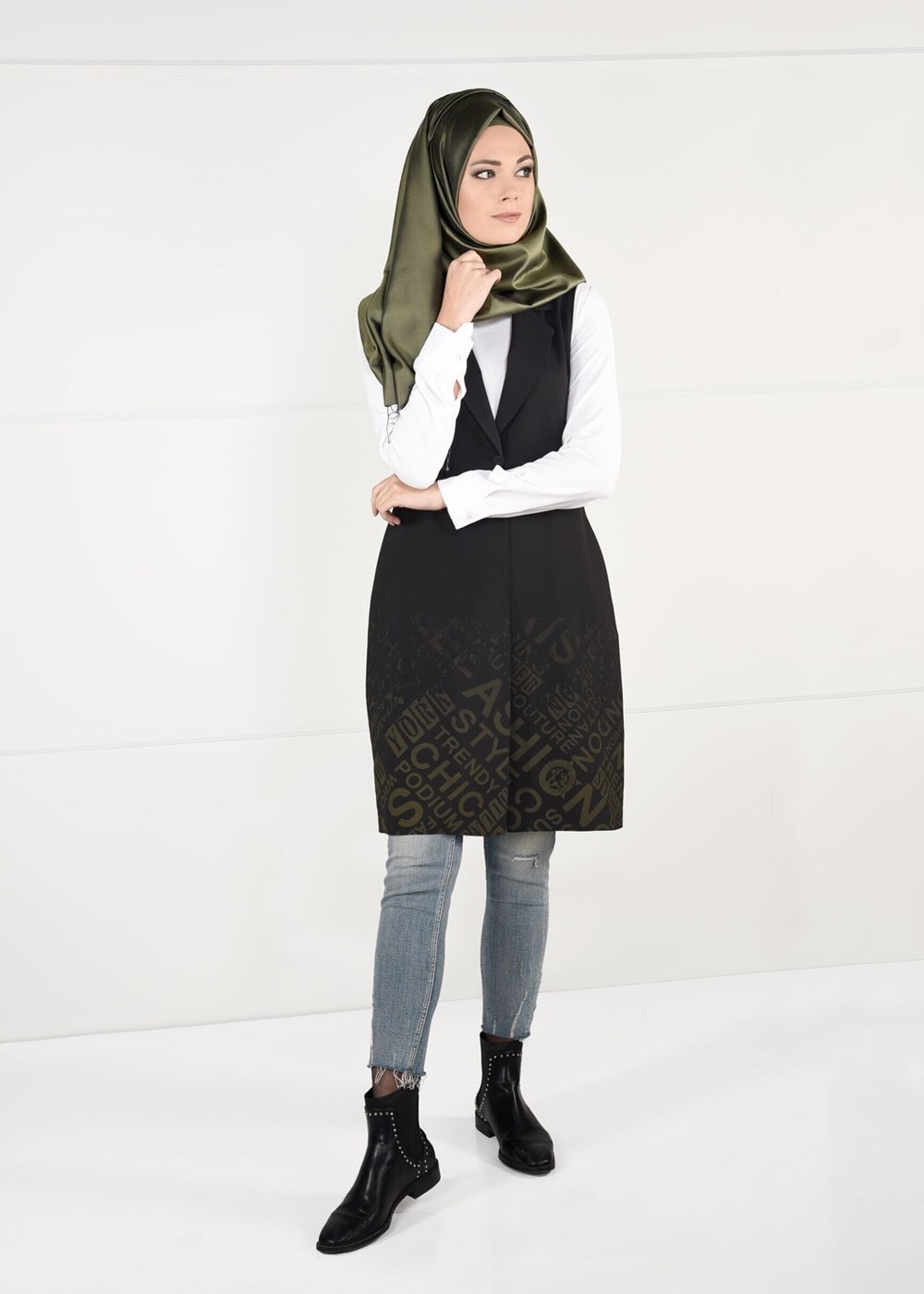 Tesettür giyim SİYAH YAZI DETAYLI DÜĞMELİ YELEK 4314