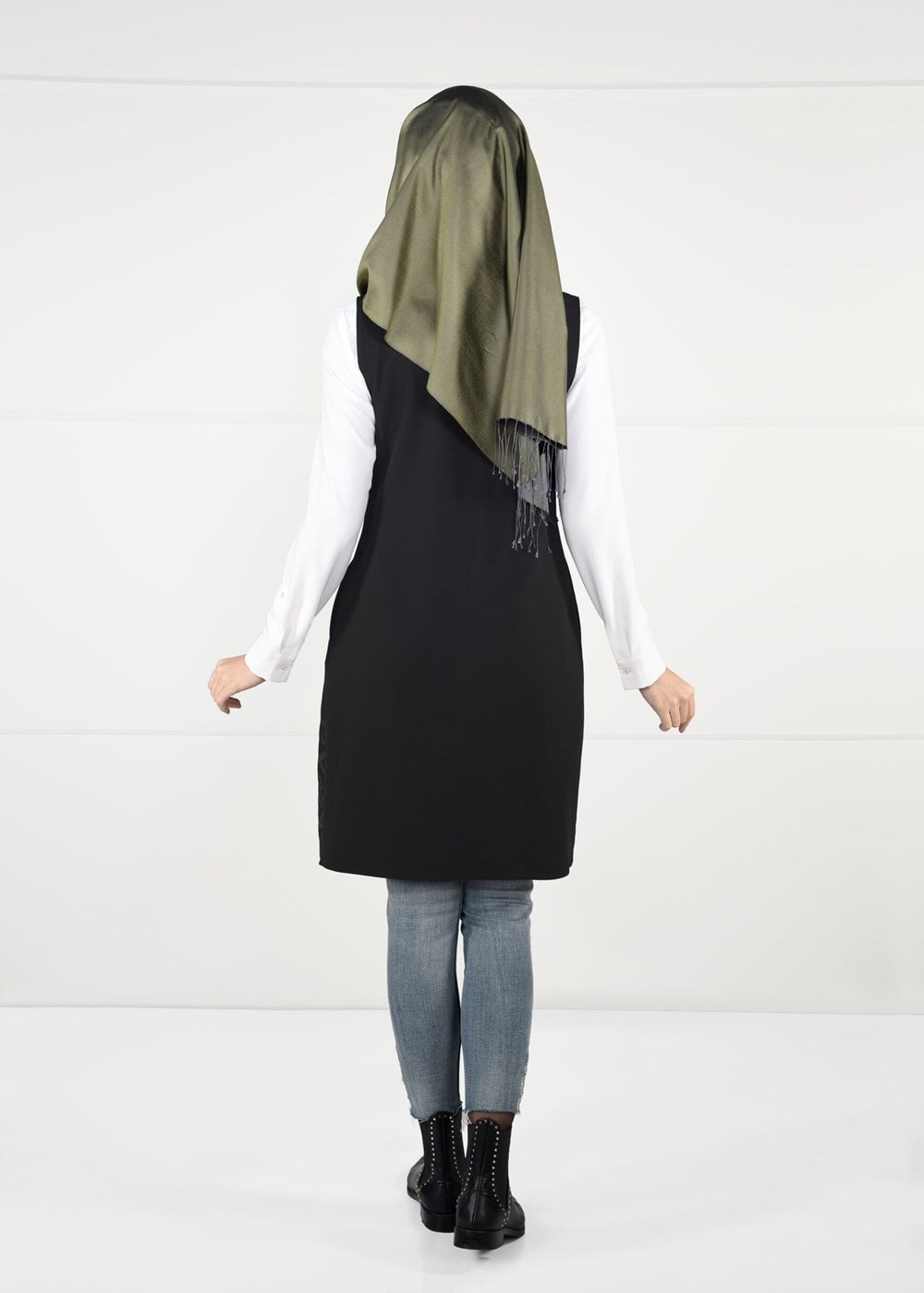 Tesettür giyim SİYAH YAZI DETAYLI DÜĞMELİ YELEK 4314