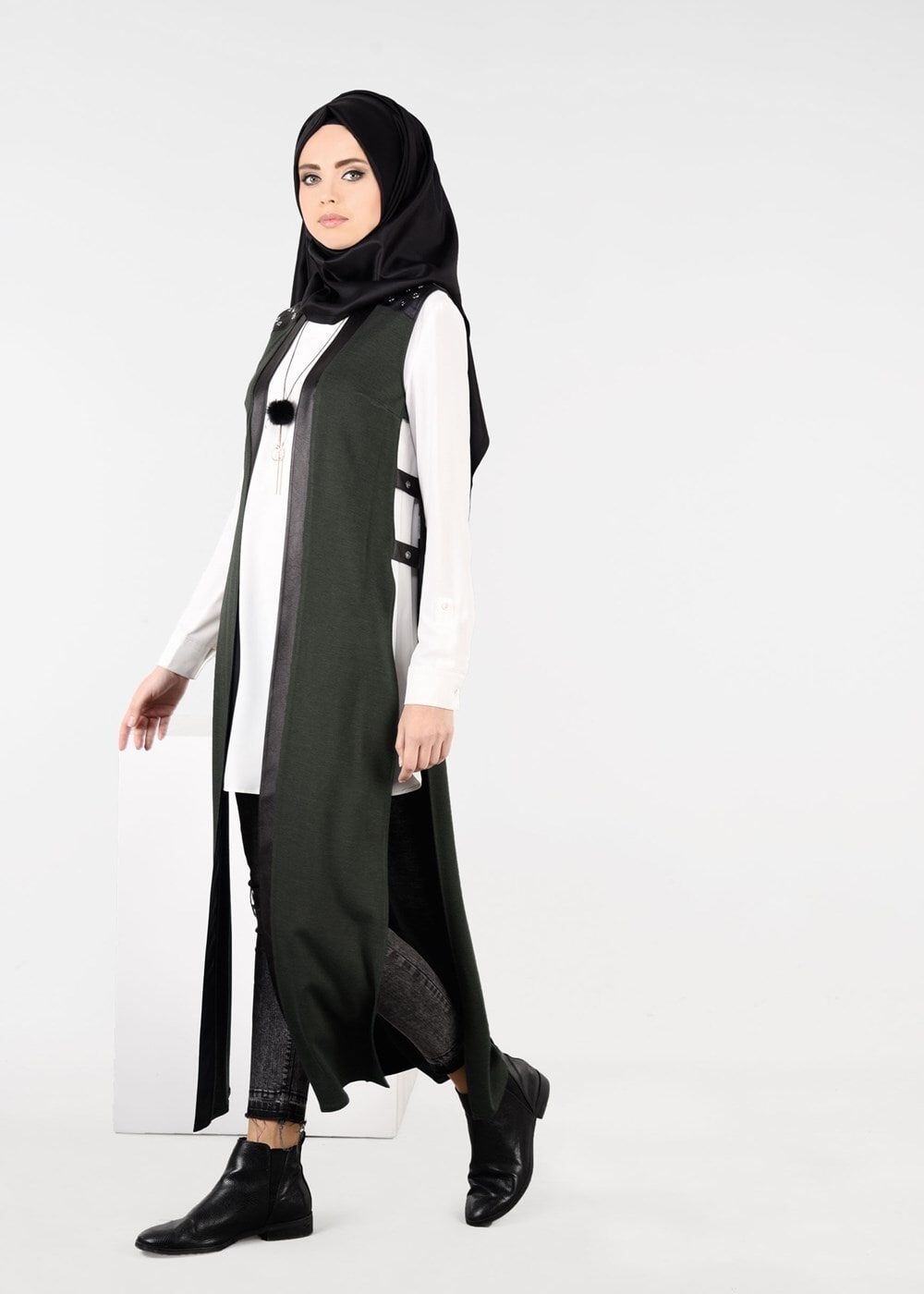 Tesettür giyim HAKİ YANLARI BAĞCIKLI OMUZLARI KUŞ GÖZÜ DETAYLI ÖRME YELEK 4958 