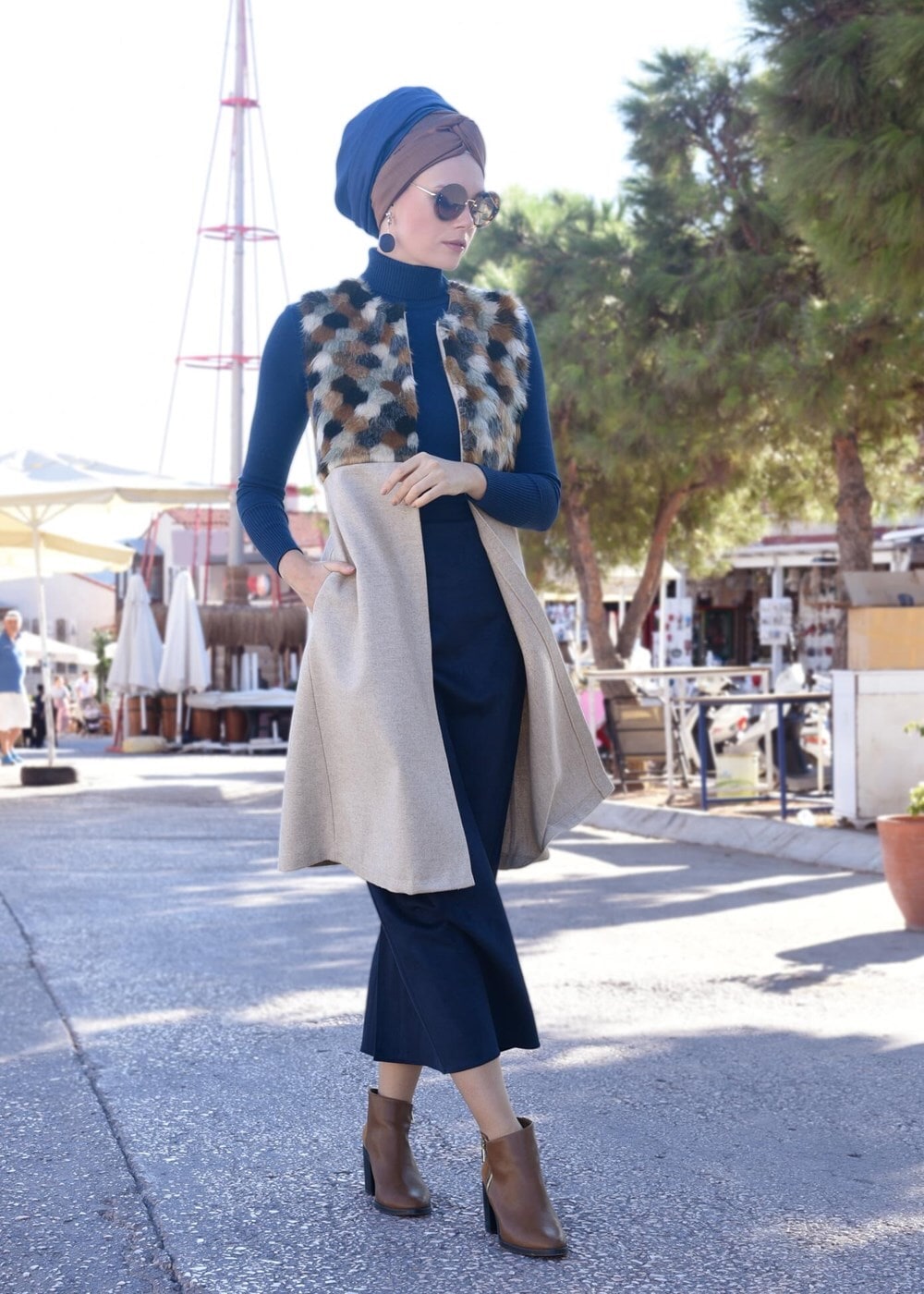 Tesettür giyim BEJ KÜRKLÜ KEÇE YELEK 5648 