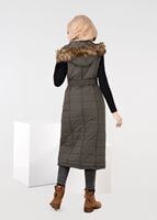 Tesettür giyim HAKİ PELUŞ DETAYLI KEMERLİ KAPİTONE YELEK 9601