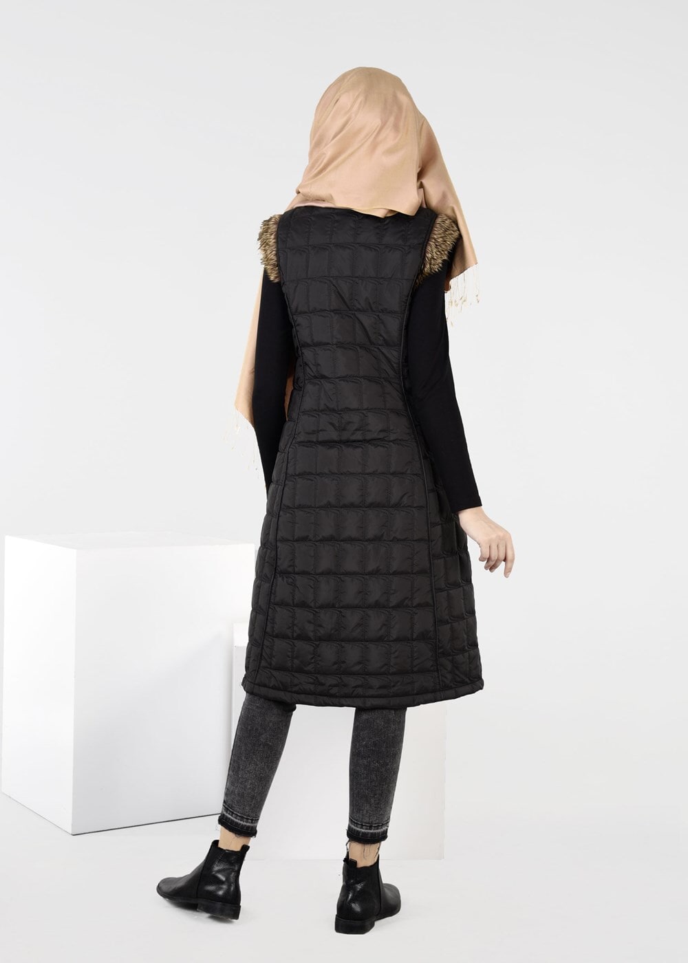 Tesettür giyim SİYAH PELUŞLU ŞİŞME YELEK 9707 