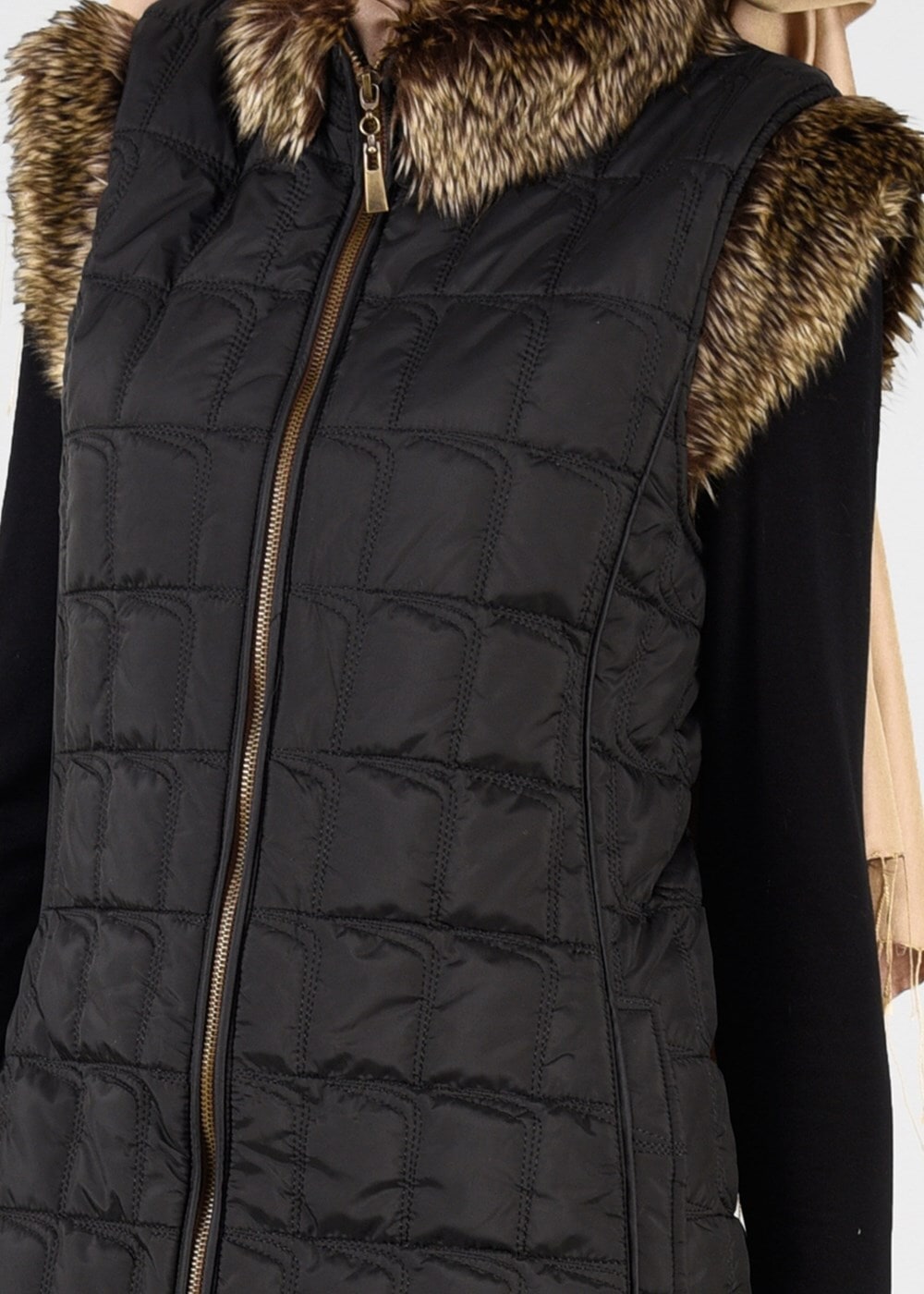 Tesettür giyim SİYAH PELUŞLU ŞİŞME YELEK 9707 