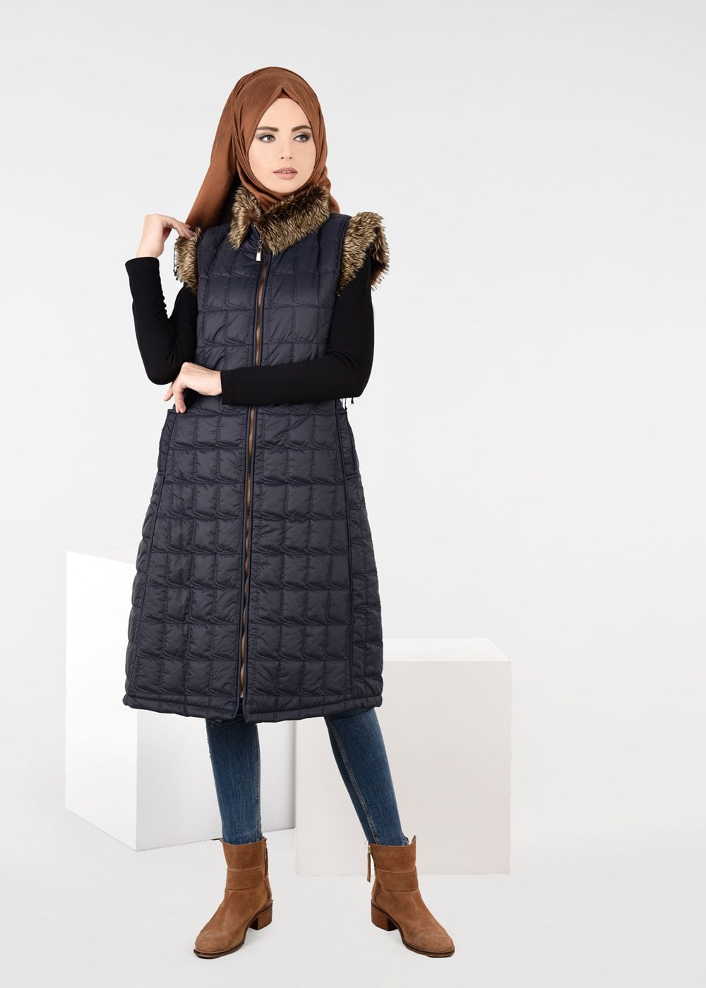 Tesettür giyim LACİVERT PELUŞLU ŞİŞME YELEK 9707 