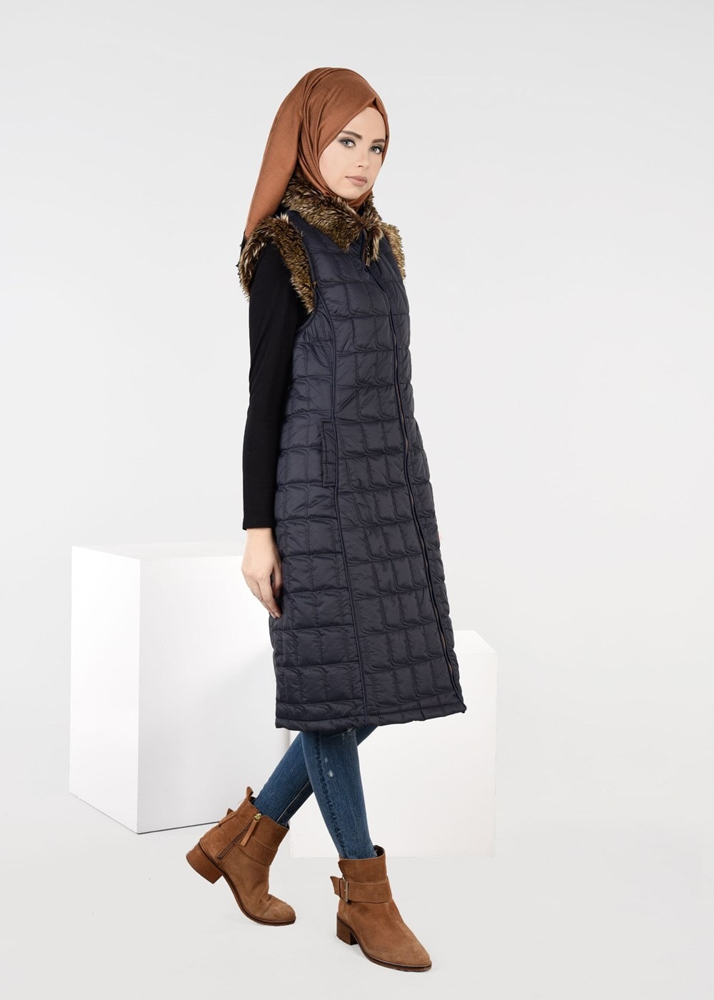 Tesettür giyim LACİVERT PELUŞLU ŞİŞME YELEK 9707 