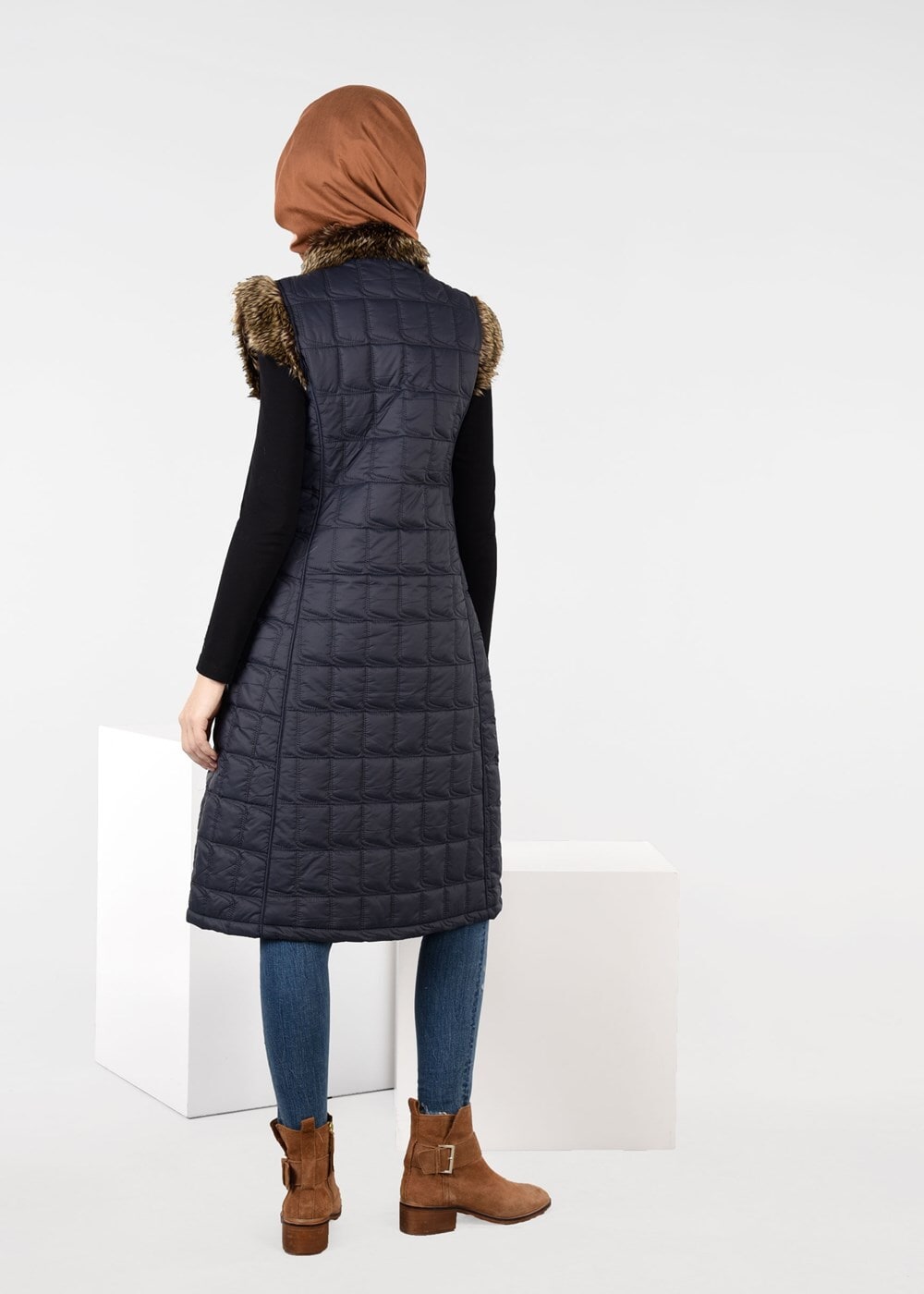 Tesettür giyim LACİVERT PELUŞLU ŞİŞME YELEK 9707 